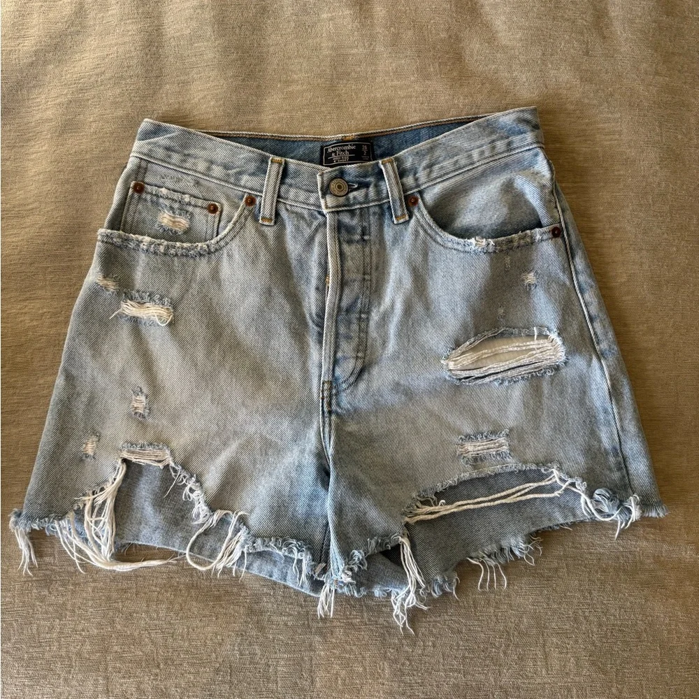 Abercrombie & Fitch High Rise Distressed Denim Shorts 4” Short Size 26